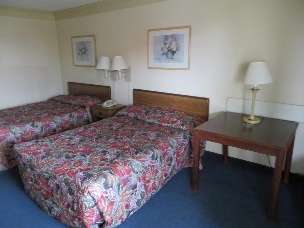 Budgetel Inn & Suites Macon Habitación foto