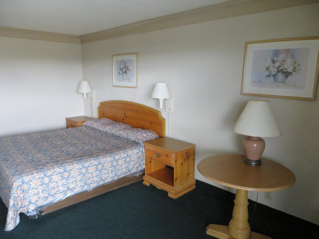 Budgetel Inn & Suites Macon Habitación foto