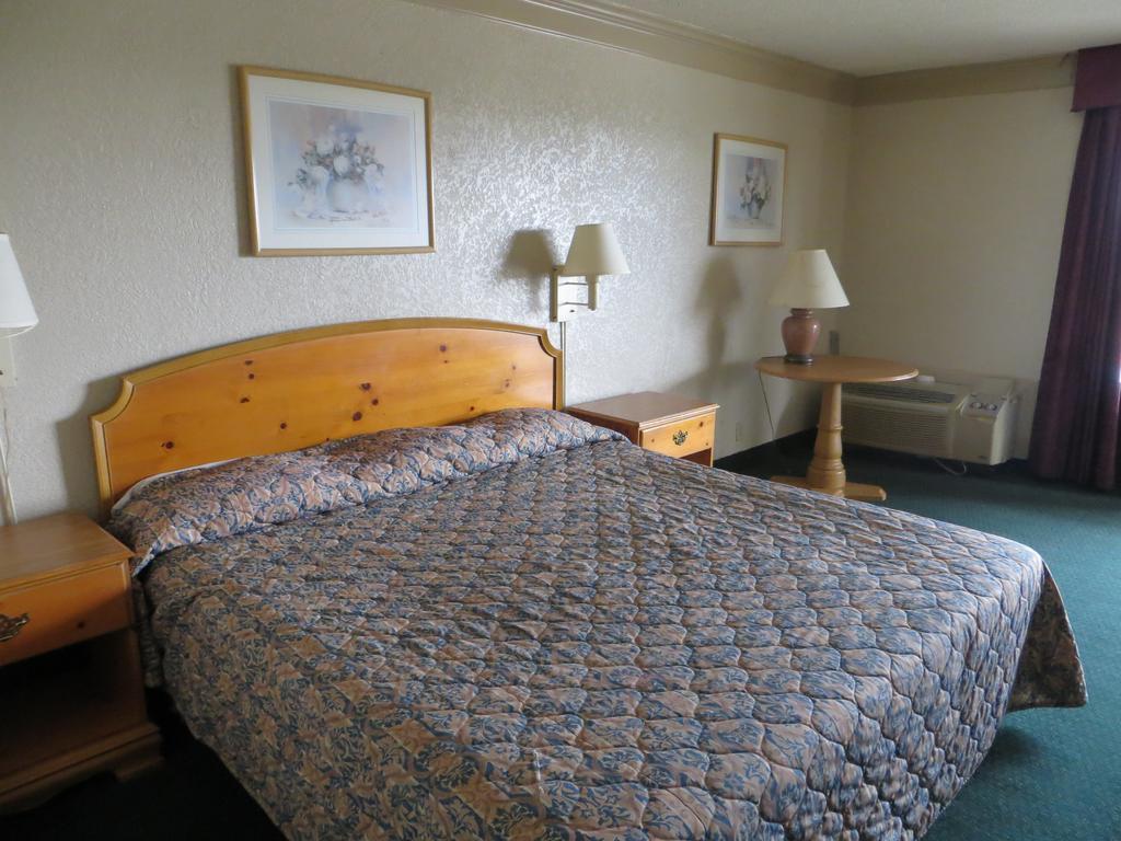 Budgetel Inn & Suites Macon Habitación foto